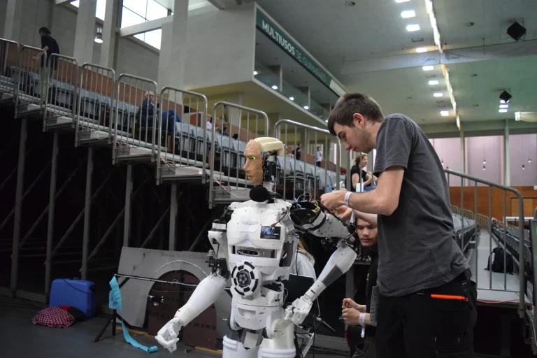 Ile naprawdę potrafi dziś humanoid w magazynie