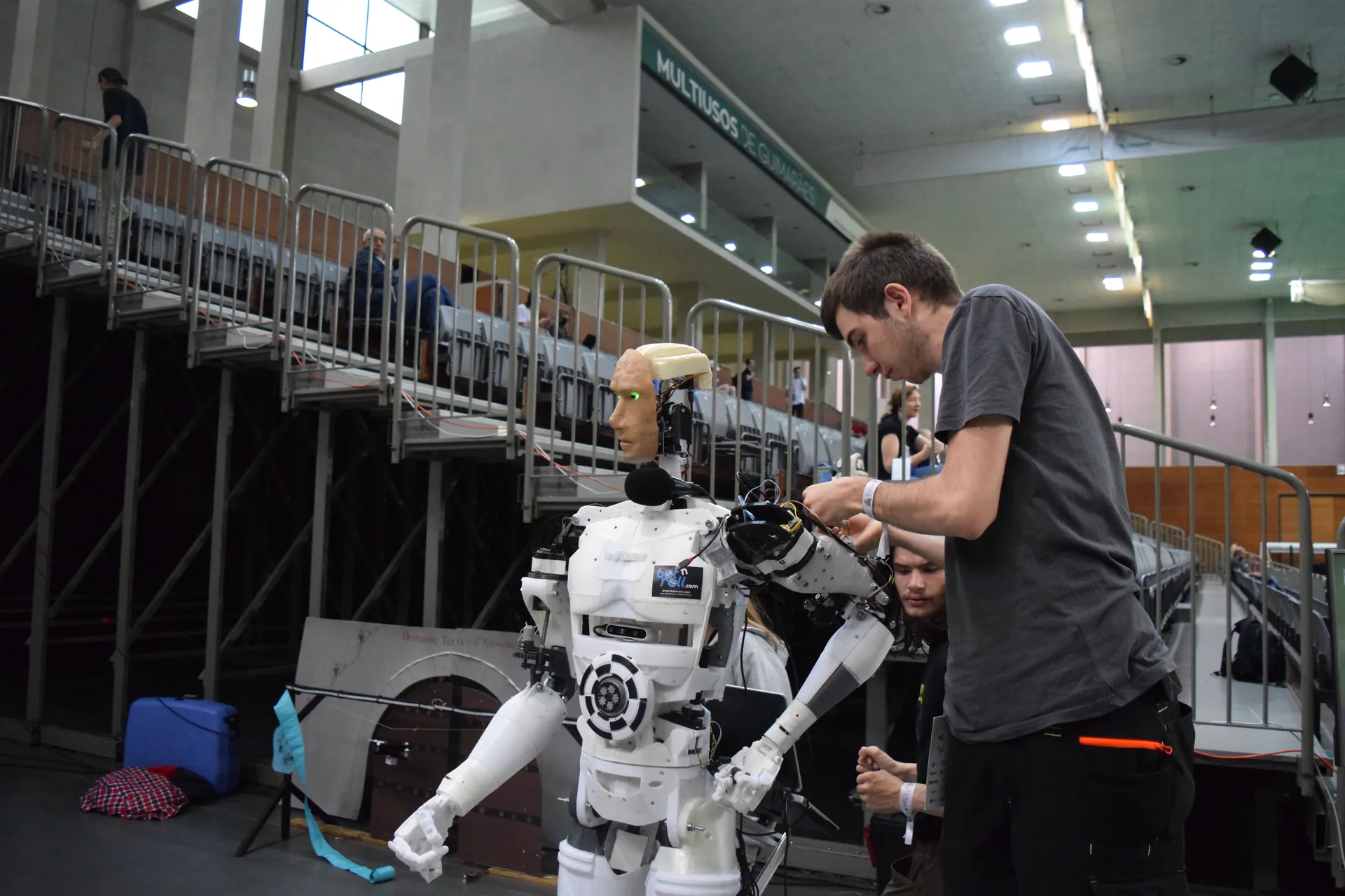 Ile naprawdę potrafi dziś humanoid w magazynie